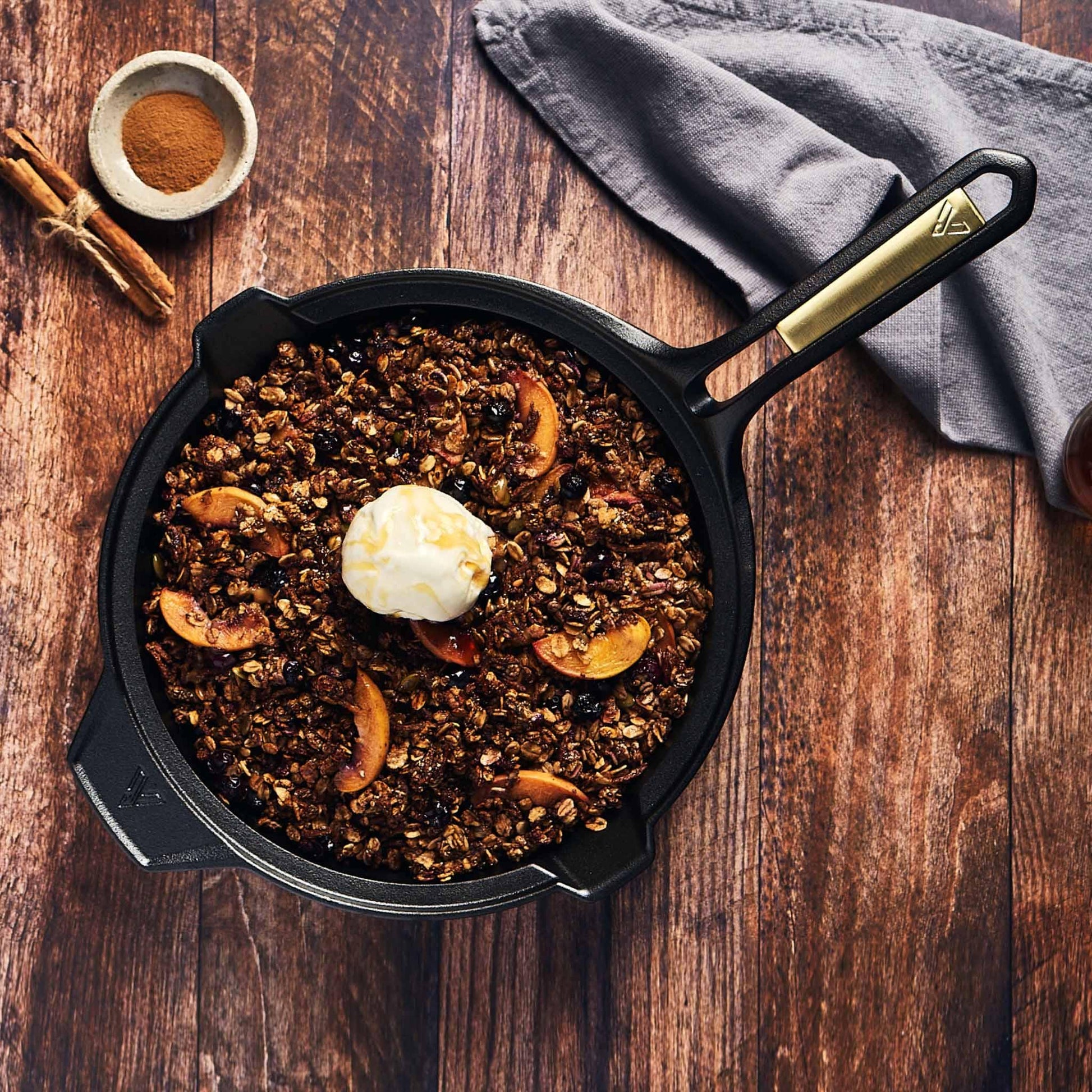 10-Inch Cast Iron Skillet, SIGNATUREsoft Technology - Meat N' Bone