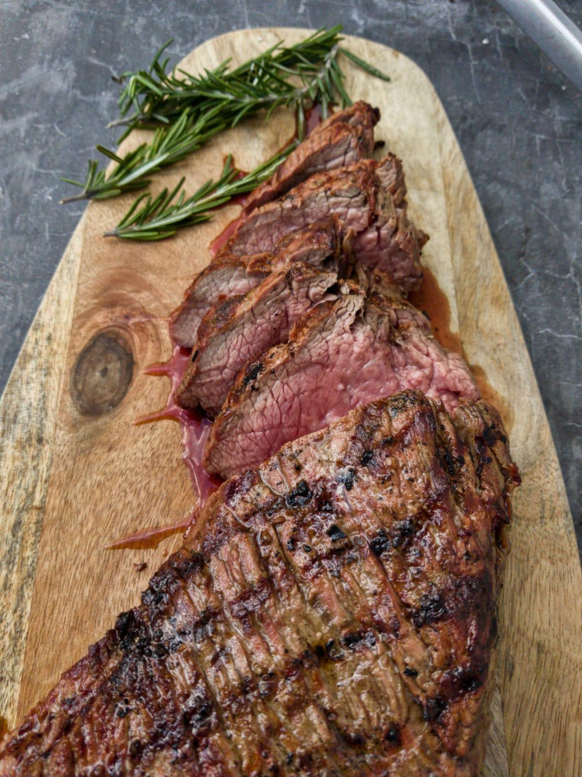 Tri-Tip (Colita de Cuadril) Trimmed - Meat N' Bone