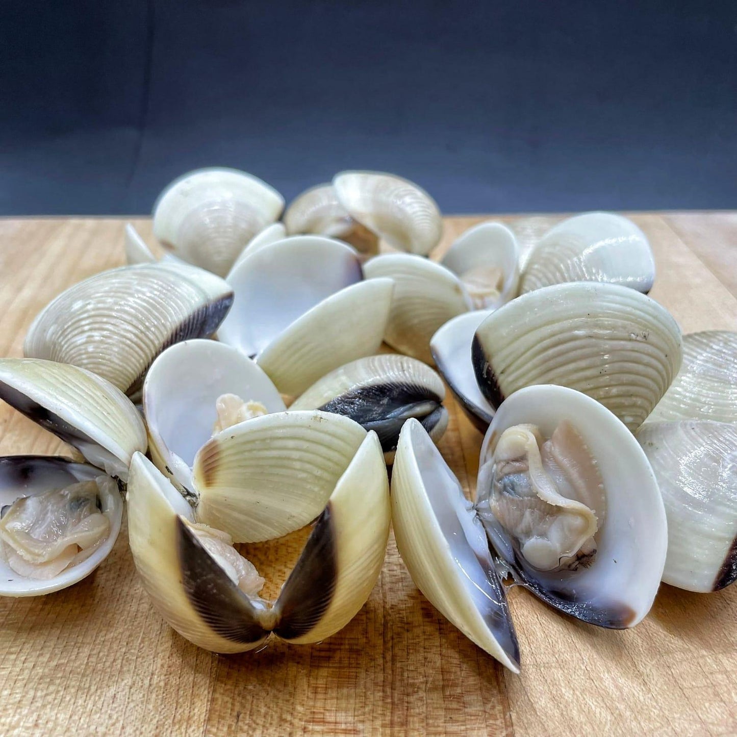 Vietnamese Whole Clams | U11-16 - Meat N' Bone