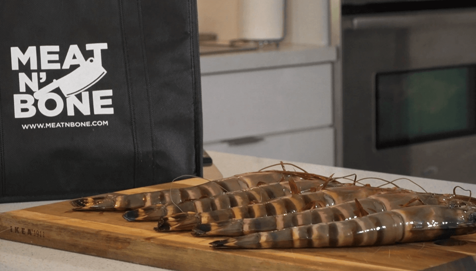 #GrillMasterSeries: How To Cook Wild African Tiger Black Prawns In The Oven - Meat N' Bone